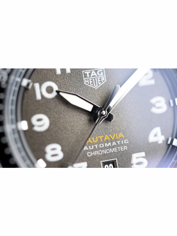 TAG Heuer Autavia 42mm — Special Packaging | Calibre 5 COSC | NUOVO